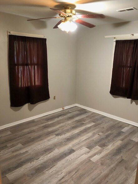 Building Photo - 4515 Elmhurst