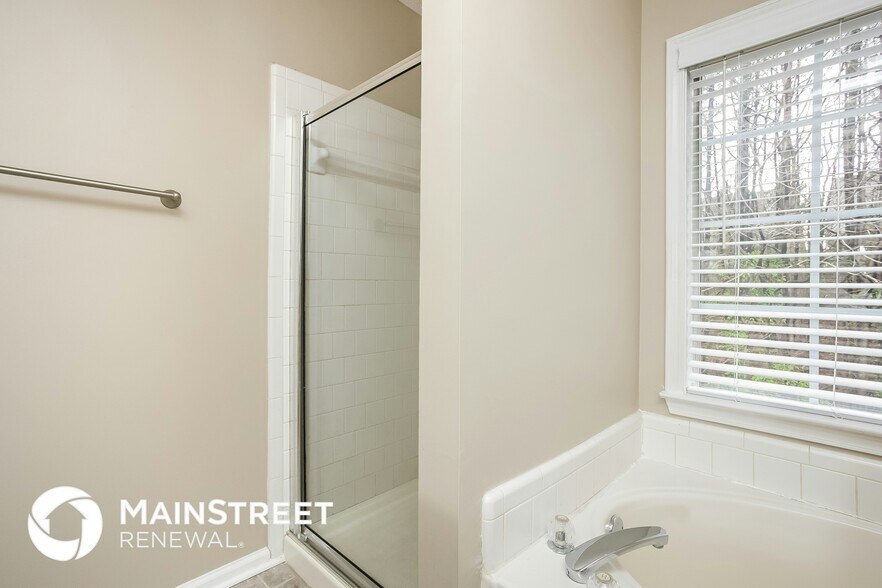 Building Photo - 751 Heyford View