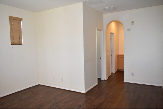 Building Photo - Updated with Pool, 3 Bd 2.5 Ba Chula Vista (91913)