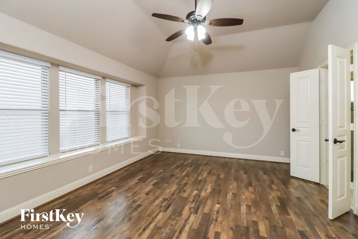 Building Photo - 1121 Marigold Dr