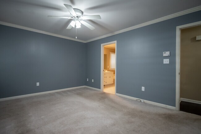 Building Photo - 119 Spring Lake Dr