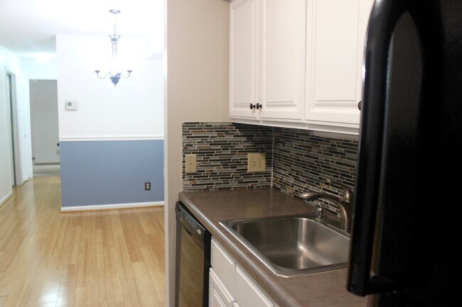 Building Photo - 2BR 2 Full Bath Condo with Modern Upgrades – Near Downtown Harrisonburg!