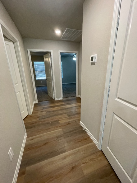 Building Photo - 1700 Robinson Dr