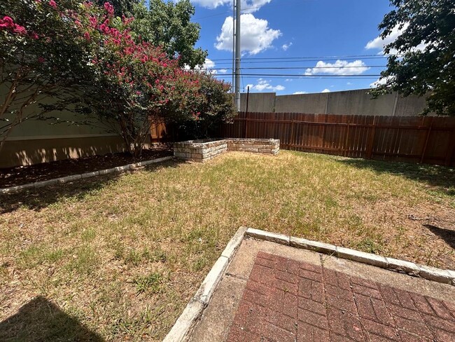 Building Photo - 13111 Pollard Dr