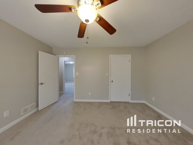 Building Photo - 184 Clydesdale Ln SE