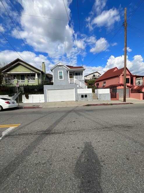 Building Photo - 721 Alpine St