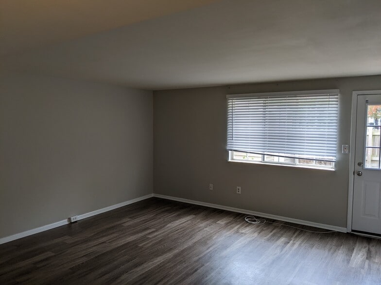Main living area - 7747 Kelley Ct