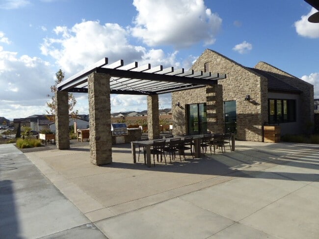 Building Photo - 4-Bedroom Home with Community Amenities & ...