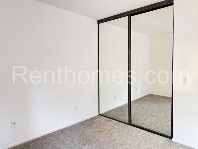 Building Photo - 9352 Twin Trails Dr