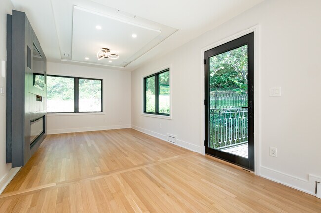 master bedroom - 611 W 49th St