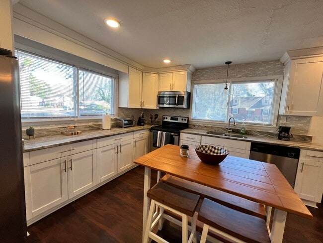 Building Photo - Beautiful one story home in Norfolk