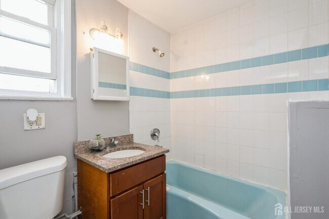 Building Photo - 309 Hall Ave