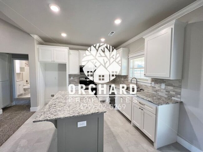 Building Photo - Single-Family Home- Desirable Cedarwood Plan