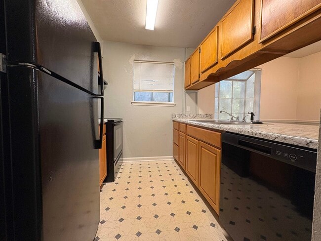 Building Photo - 1810 Sylvan Ct