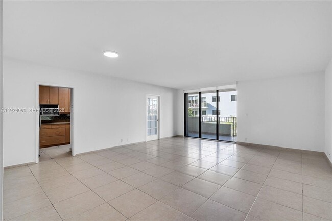 Building Photo - 121 Crandon Blvd