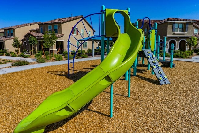 Building Photo - 5 Bedroom Home In Inspirada With Bed And F...