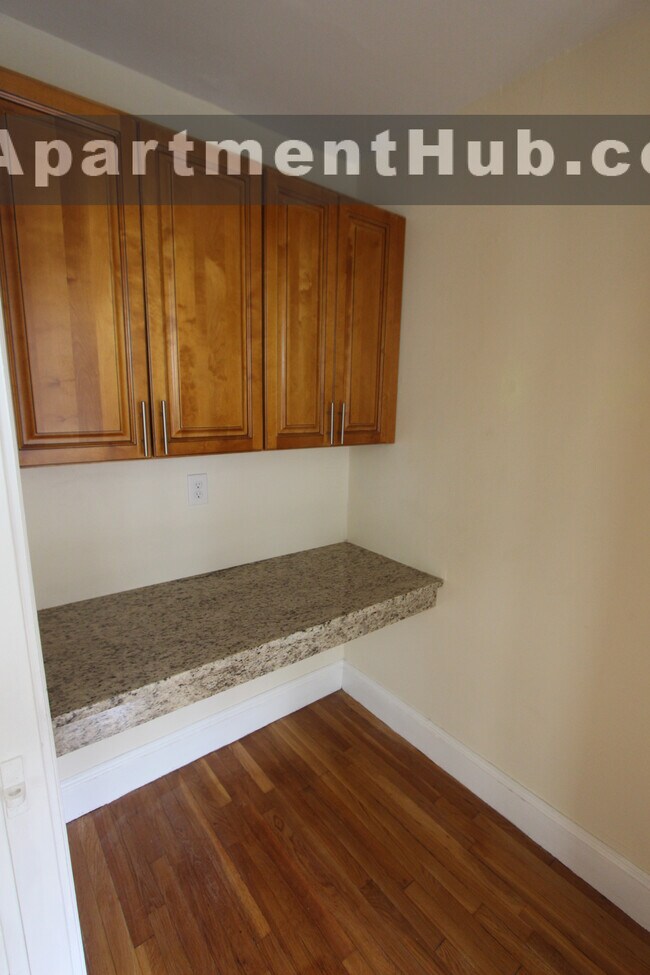 Building Photo - Spring Hill