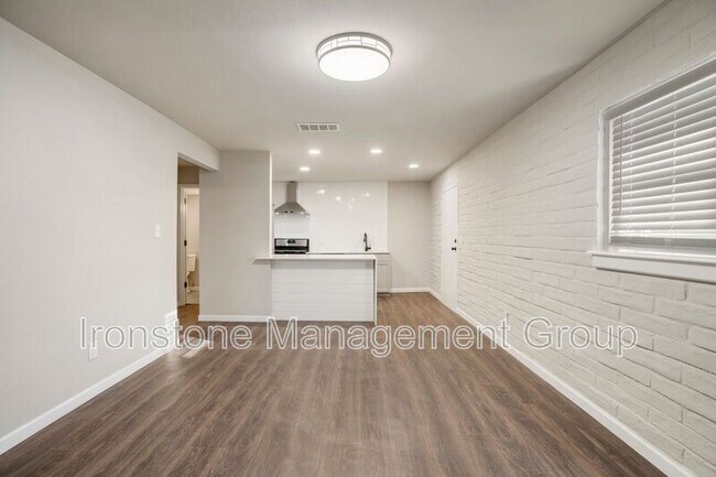 Building Photo - 2618 E 8th St