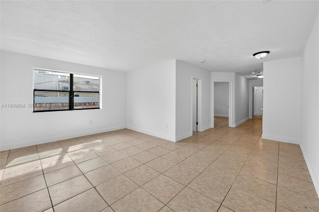 Building Photo - 762 NE 131st St