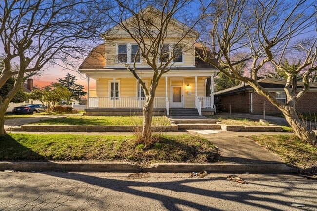 Building Photo - 3027 Grandy Ave