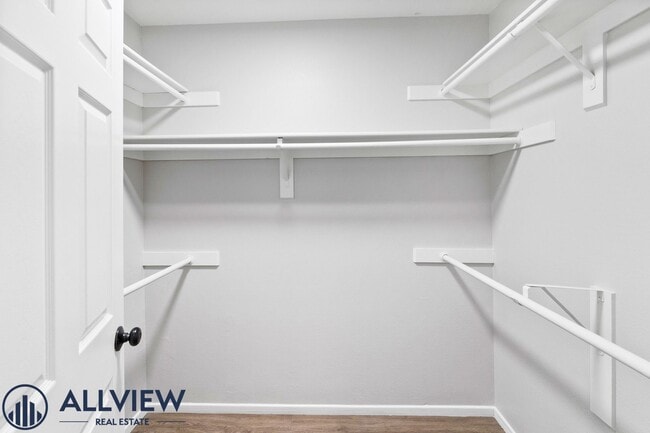 Building Photo - Updated 3 Bed, 2.5 Bath Home Available in ...