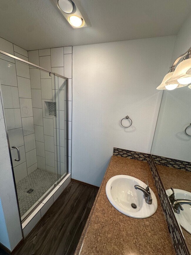 Building Photo - Tranquil & delightful 3-bedroom, 2-bathroo...