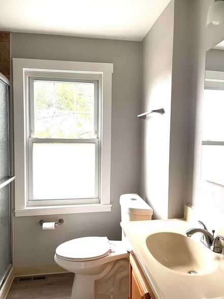 Building Photo - 2331 Los Angeles Ave