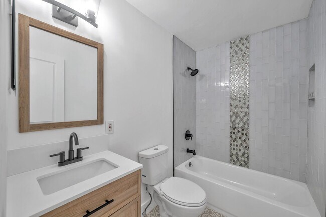 Building Photo - BEAUTIFULLY RENOVATED 2 BEDROOM, 1 BATH HO...