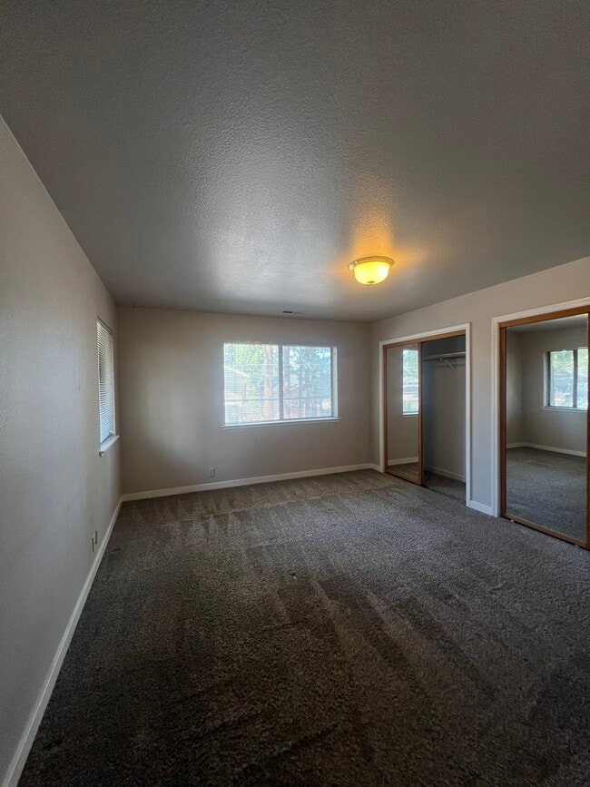 Building Photo - 3364 Treehaven Dr