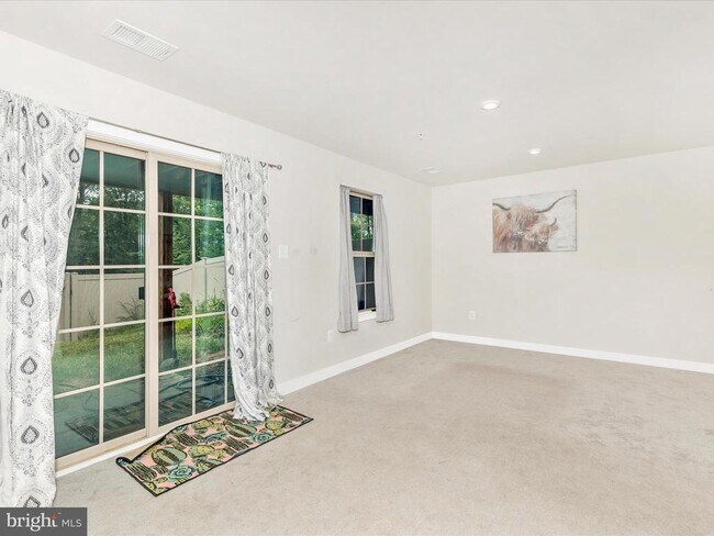 Building Photo - 7129 Bodkin Wy