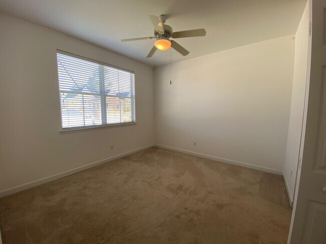 Building Photo - 3673 Longfellow Rd