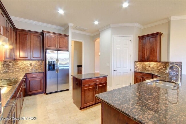 Building Photo - 3381 Thurloe Dr