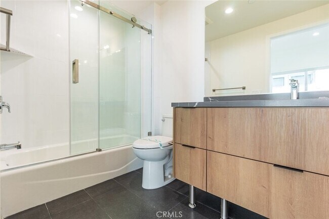 Building Photo - 1212 Viola Ave