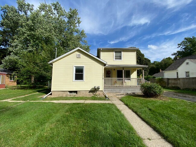 Building Photo - 1316-1318 Baker - Duplex located in the Ea...