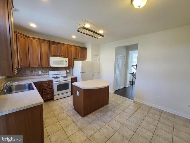 Building Photo - 42625 Homefront Terrace