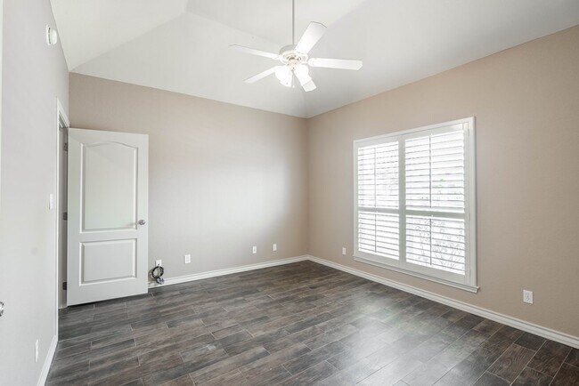 Building Photo - 3 Chambord Dr