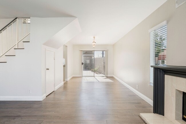 Building Photo - 2 Story dream home, 3 bedroom, 2 and 1/2 B...