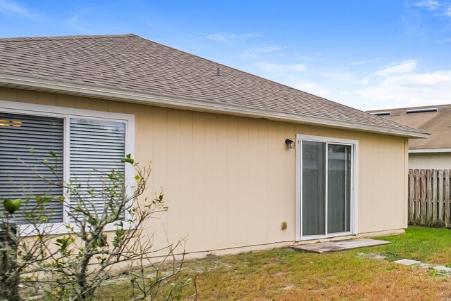 Building Photo - 192 Brookfall Dr