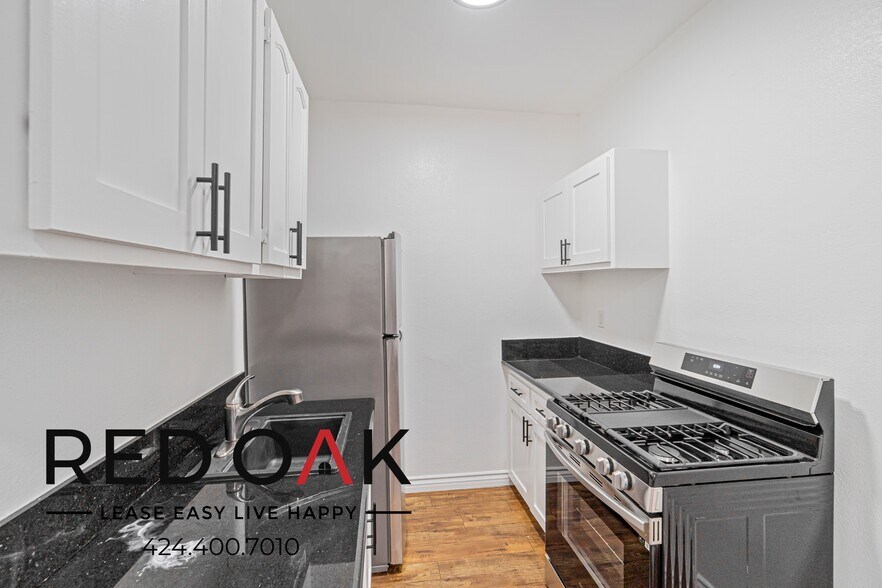 Building Photo - 1412 N Kingsley Dr