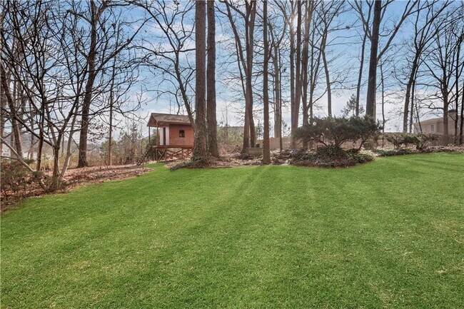 Building Photo - 2020 Oak Ln