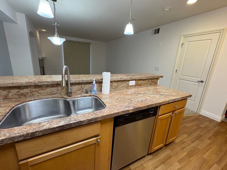 Building Photo - 1310 Creekside Dr