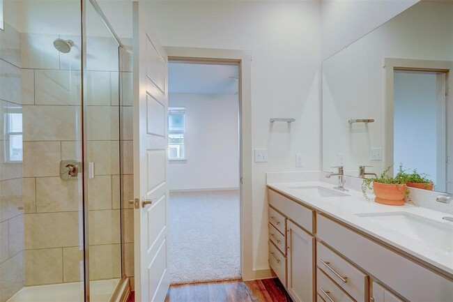 Building Photo - 4613 Tully Dr