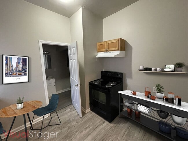 Building Photo - 3 bedroom 2 bathroom renovated house available