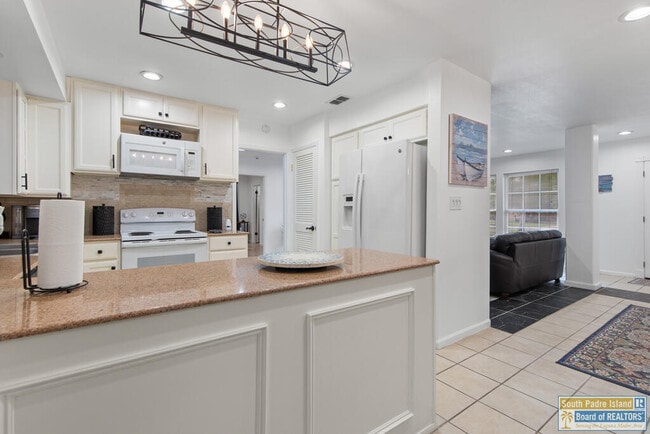 Building Photo - 421 Mesquite Dr