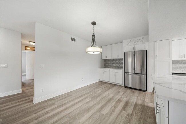 Building Photo - 4300 Hector Ct