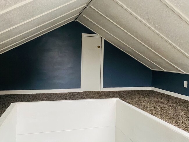 Building Photo - Charming 2-Bedroom Home with Private Driveway & Large Fenced Backyard