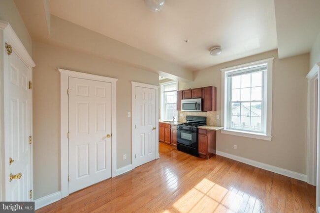 Building Photo - 236 W Market St