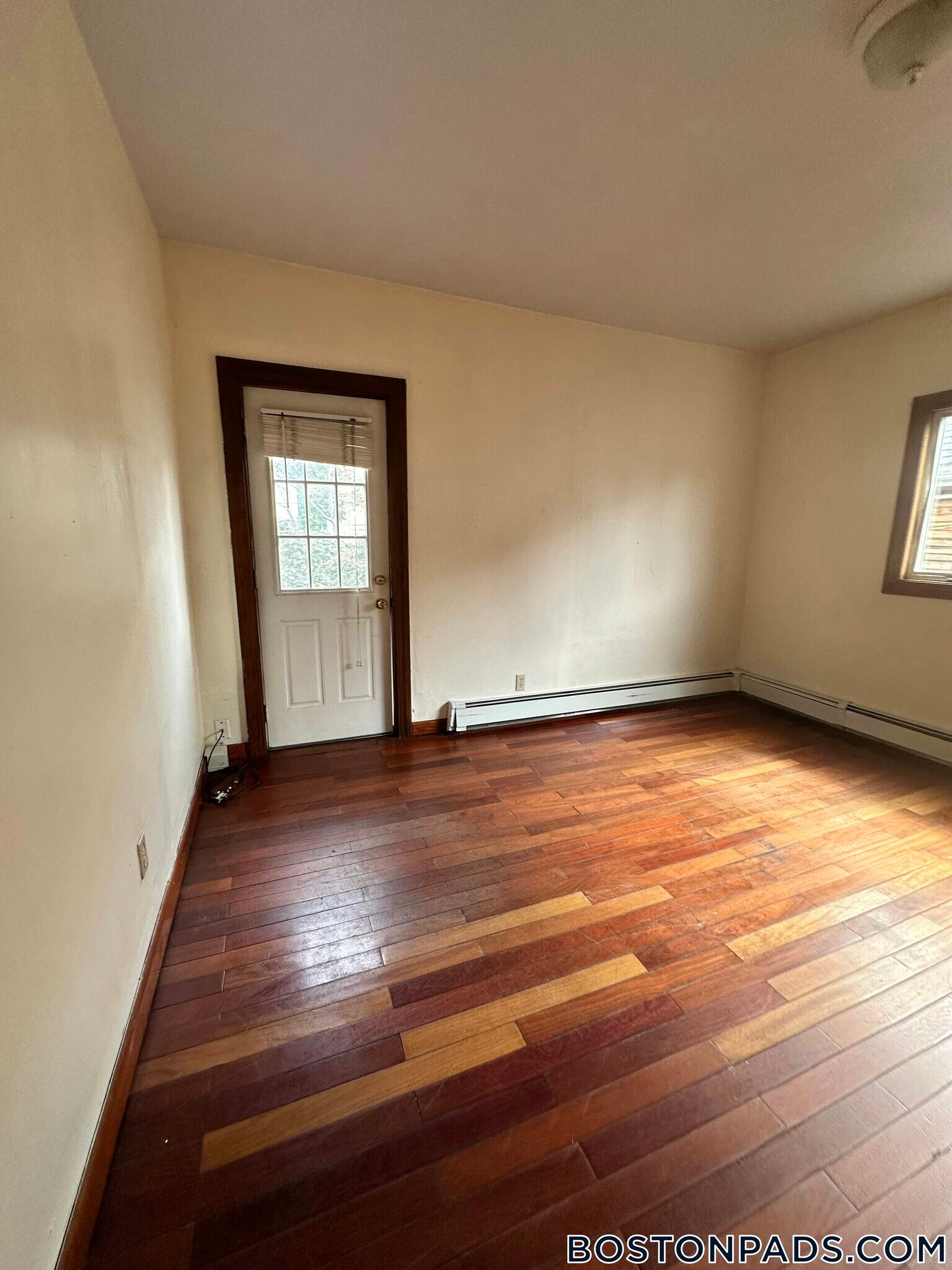 Building Photo - 569 Main St