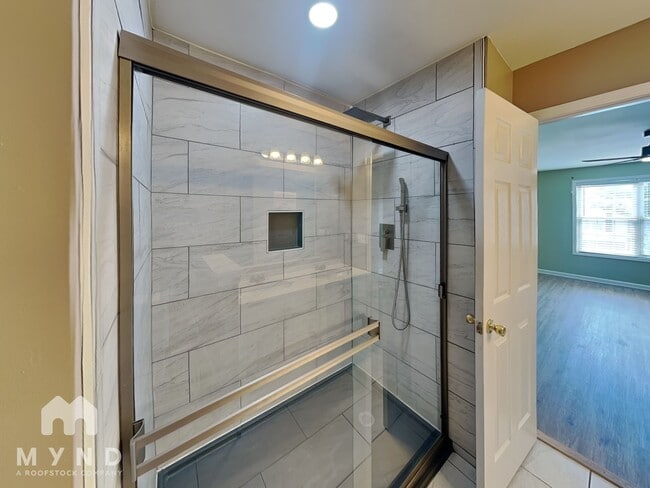 Building Photo - 7020 Biltmore Trce