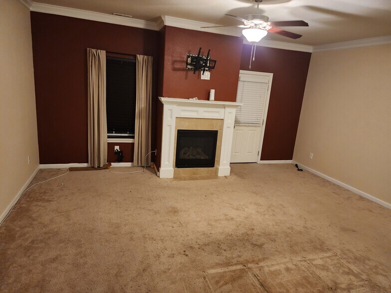 Building Photo - 815 Muth Ln